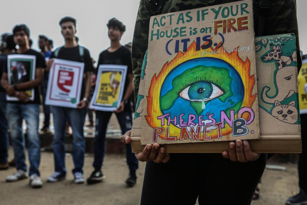 Manila (Philippines), 20/09/2019.- An advocate for environmental protection wearing a Pikachu costume holds a sign during a rally in solidarity with the Global Climate Strike at the University of the Philippines in Quezon City, east of Manila, Philippines 20 September 2019. Environment protection advocacy groups called on the Philippine government to take urgent action in response to the climate change crisis. (Filipinas) EFE/EPA/ROLEX DELA PENA Philippines participates in Global Climate Strike actions