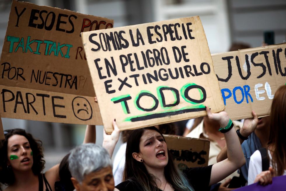 Protesta contra el cambio climático frente al Congreso de los Diputados, en Madrid.