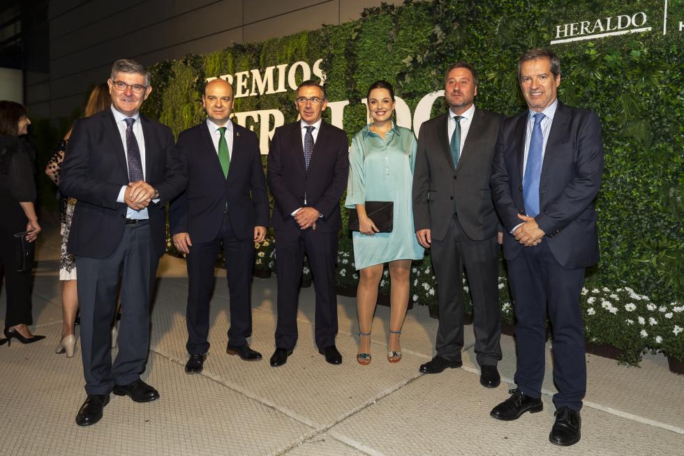 Reunión de representantes políticos. Vicente Guillén (PSOE), Santaigo Morón (VOX), Luis María Beamonte (PP), Maru Díaz (Podemos), José Luis Soro (CHA) y Daniel Pérez (Ciudadanos).