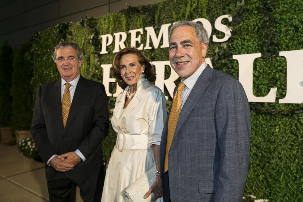 Soláns, Cañada y Golden, los tres galardonados, en la gala ceLebrada en la plaNta de impresión de HERALDO.