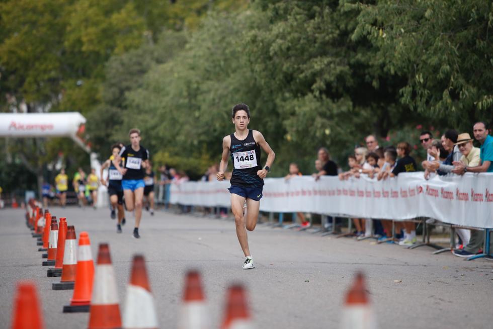 La Carrera de la Infancia de Zaragoza ha celebrado este domingo su decimocuarta edición con la participación de más de 1.100 niños en el Parque José Antonio Labordeta.