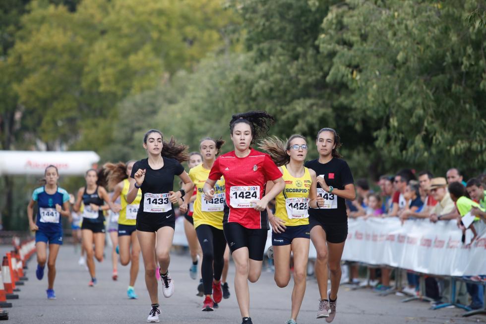 La Carrera de la Infancia de Zaragoza ha celebrado este domingo su decimocuarta edición con la participación de más de 1.100 niños en el Parque José Antonio Labordeta.