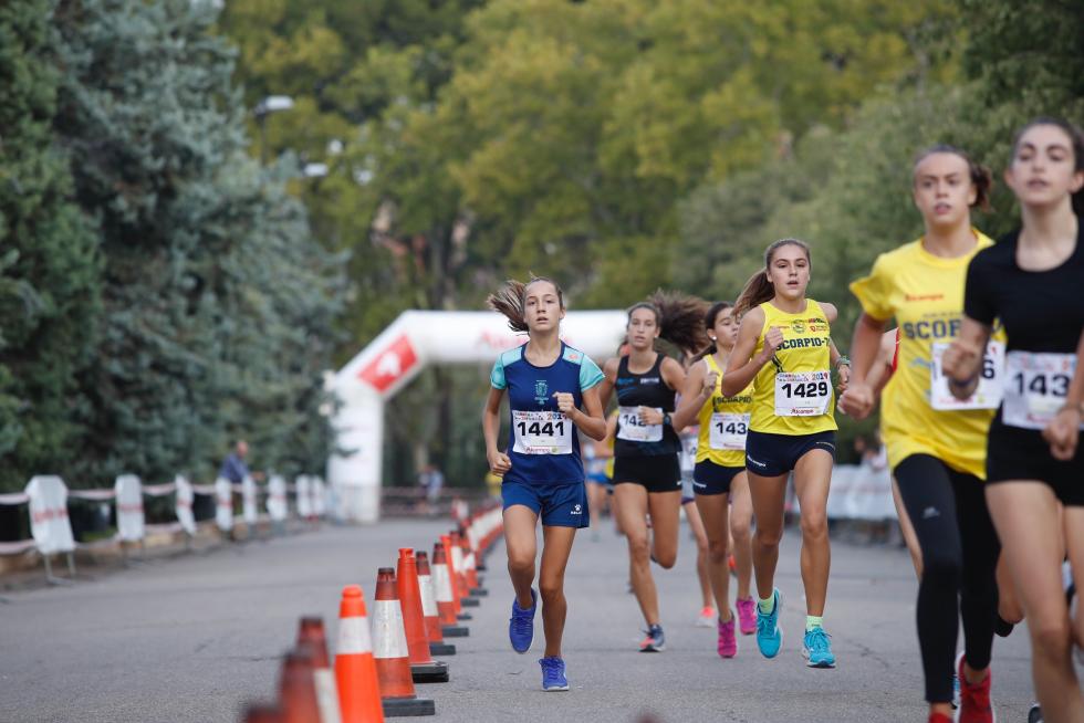 La Carrera de la Infancia de Zaragoza ha celebrado este domingo su decimocuarta edición con la participación de más de 1.100 niños en el Parque José Antonio Labordeta.