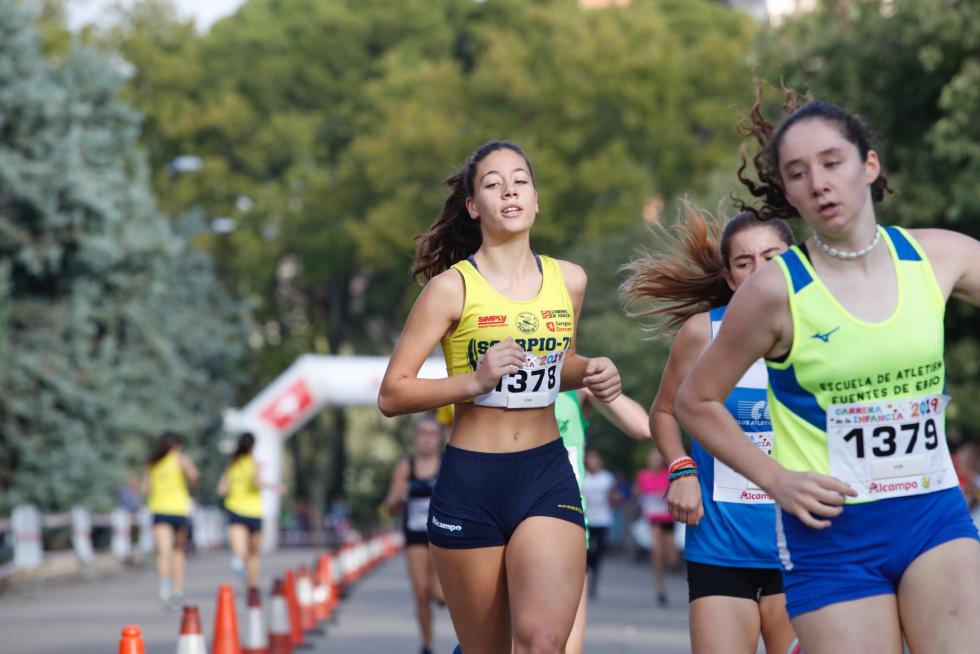 La Carrera de la Infancia de Zaragoza ha celebrado este domingo su decimocuarta edición con la participación de más de 1.100 niños en el Parque José Antonio Labordeta.