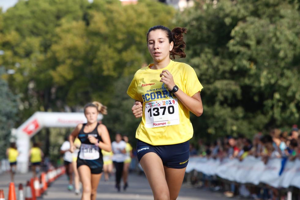 La Carrera de la Infancia de Zaragoza ha celebrado este domingo su decimocuarta edición con la participación de más de 1.100 niños en el Parque José Antonio Labordeta.