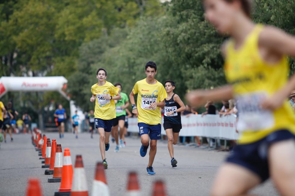 La Carrera de la Infancia de Zaragoza ha celebrado este domingo su decimocuarta edición con la participación de más de 1.100 niños en el Parque José Antonio Labordeta.