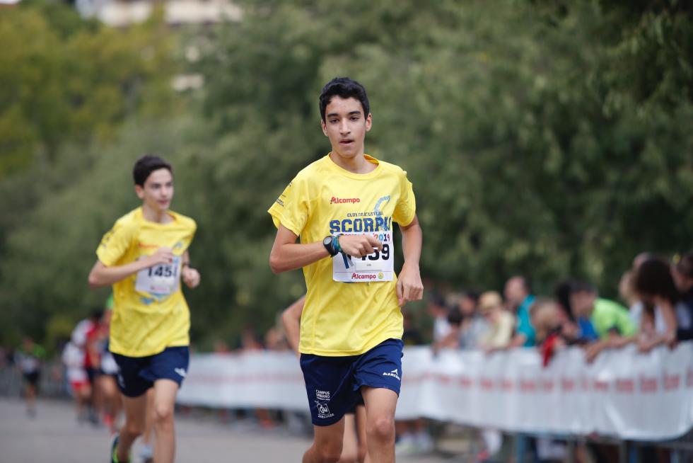 La Carrera de la Infancia de Zaragoza ha celebrado este domingo su decimocuarta edición con la participación de más de 1.100 niños en el Parque José Antonio Labordeta.