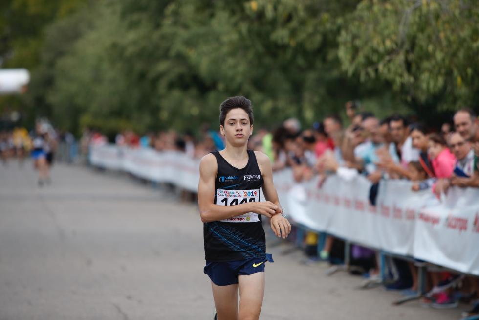 La Carrera de la Infancia de Zaragoza ha celebrado este domingo su decimocuarta edición con la participación de más de 1.100 niños en el Parque José Antonio Labordeta.