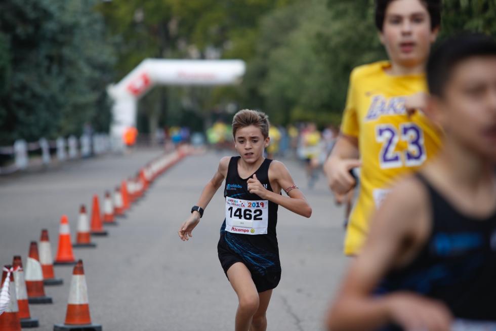 La Carrera de la Infancia de Zaragoza ha celebrado este domingo su decimocuarta edición con la participación de más de 1.100 niños en el Parque José Antonio Labordeta.