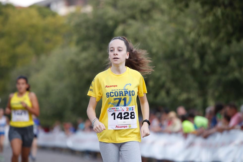 La Carrera de la Infancia de Zaragoza ha celebrado este domingo su decimocuarta edición con la participación de más de 1.100 niños en el Parque José Antonio Labordeta.