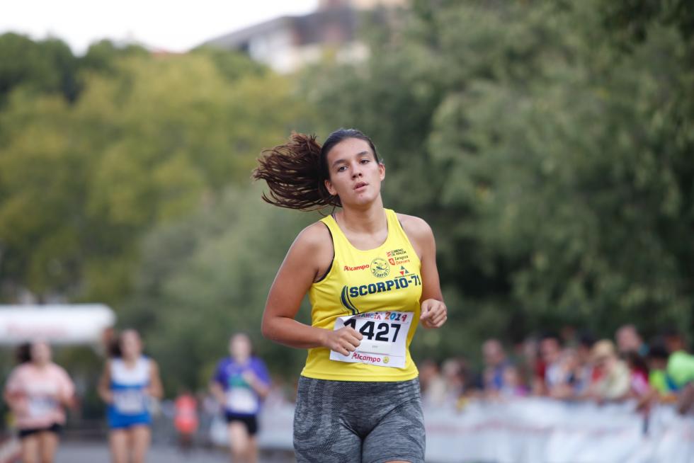 La Carrera de la Infancia de Zaragoza ha celebrado este domingo su decimocuarta edición con la participación de más de 1.100 niños en el Parque José Antonio Labordeta.