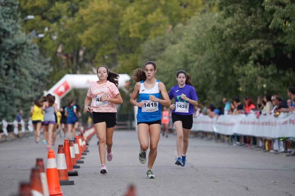 La Carrera de la Infancia de Zaragoza ha celebrado este domingo su decimocuarta edición con la participación de más de 1.100 niños en el Parque José Antonio Labordeta.
