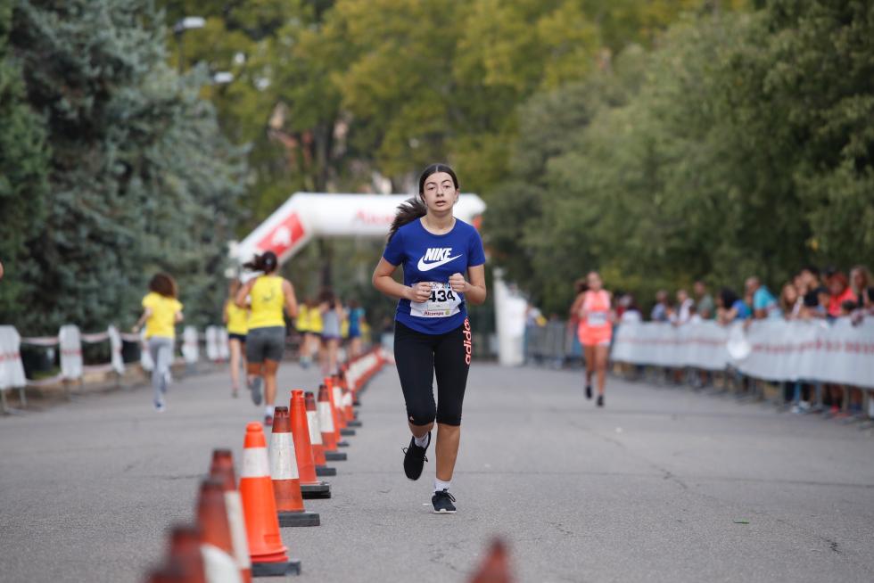 La Carrera de la Infancia de Zaragoza ha celebrado este domingo su decimocuarta edición con la participación de más de 1.100 niños en el Parque José Antonio Labordeta.