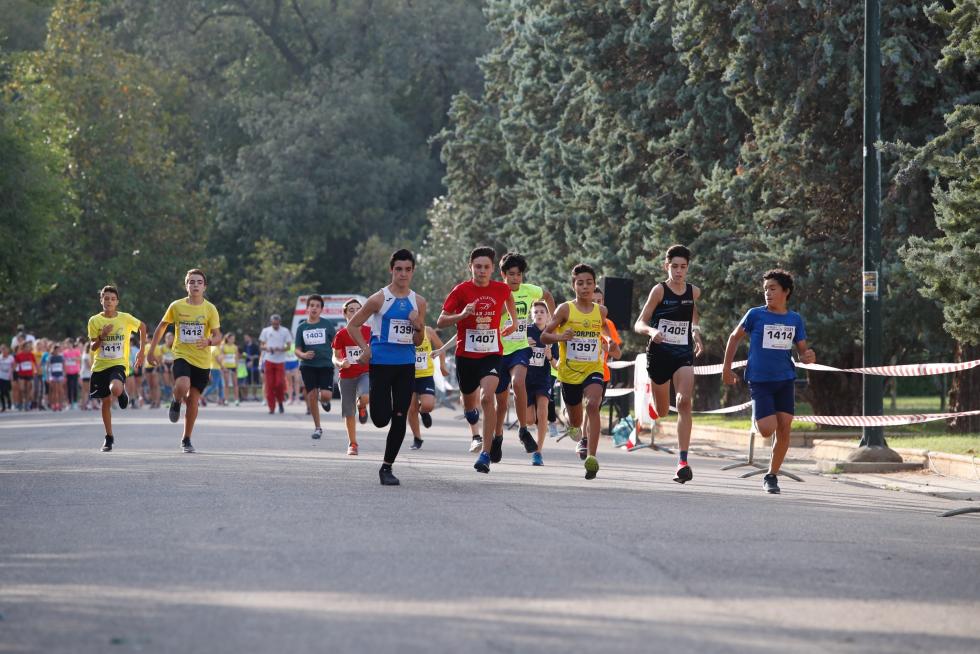 La Carrera de la Infancia de Zaragoza ha celebrado este domingo su decimocuarta edición con la participación de más de 1.100 niños en el Parque José Antonio Labordeta.