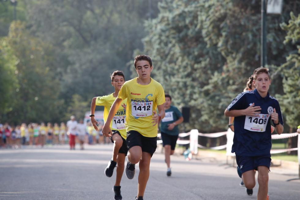 La Carrera de la Infancia de Zaragoza ha celebrado este domingo su decimocuarta edición con la participación de más de 1.100 niños en el Parque José Antonio Labordeta.