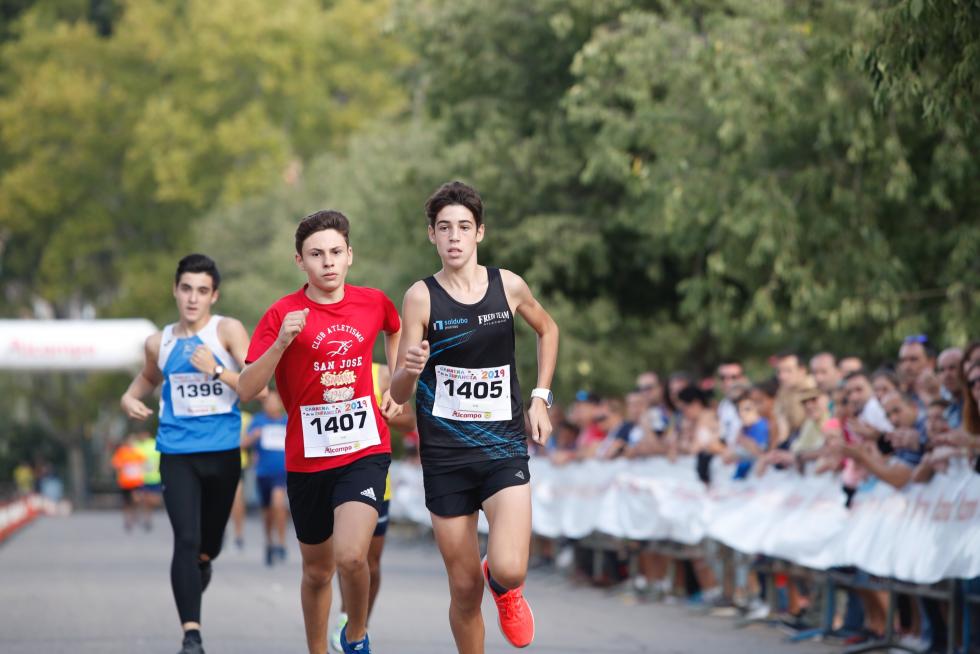 La Carrera de la Infancia de Zaragoza ha celebrado este domingo su decimocuarta edición con la participación de más de 1.100 niños en el Parque José Antonio Labordeta.