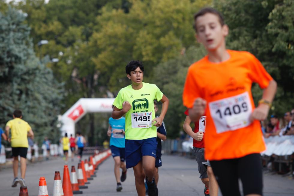 La Carrera de la Infancia de Zaragoza ha celebrado este domingo su decimocuarta edición con la participación de más de 1.100 niños en el Parque José Antonio Labordeta.