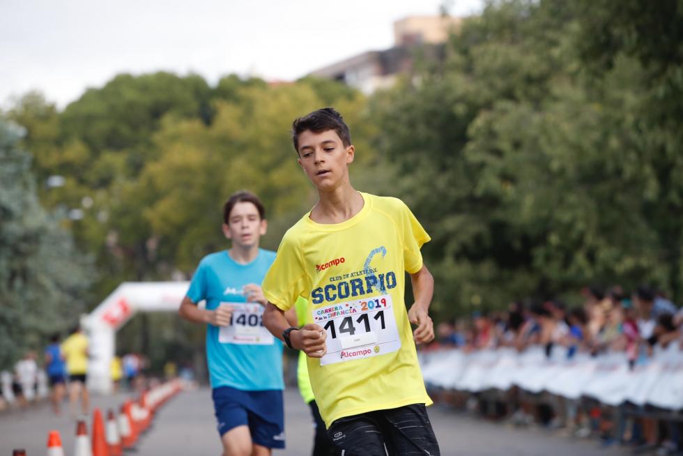 La Carrera de la Infancia de Zaragoza ha celebrado este domingo su decimocuarta edición con la participación de más de 1.100 niños en el Parque José Antonio Labordeta.
