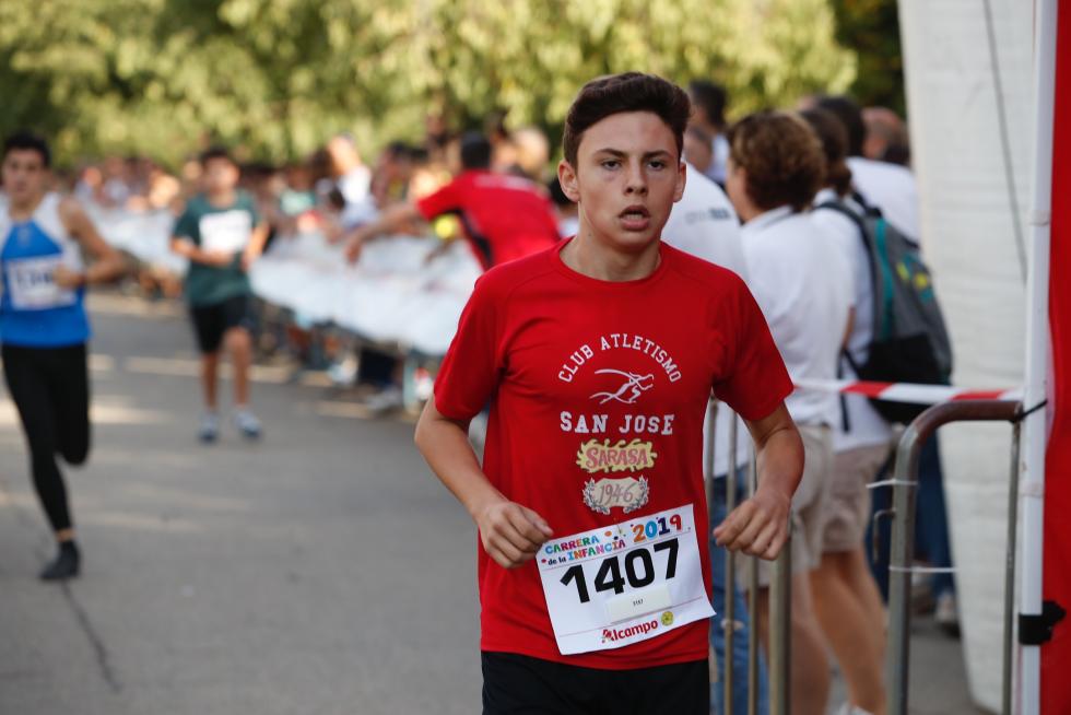 La Carrera de la Infancia de Zaragoza ha celebrado este domingo su decimocuarta edición con la participación de más de 1.100 niños en el Parque José Antonio Labordeta.