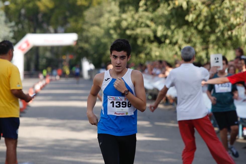 La Carrera de la Infancia de Zaragoza ha celebrado este domingo su decimocuarta edición con la participación de más de 1.100 niños en el Parque José Antonio Labordeta.