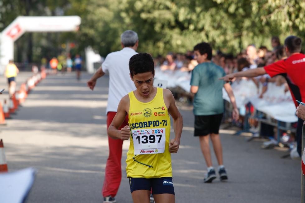 La Carrera de la Infancia de Zaragoza ha celebrado este domingo su decimocuarta edición con la participación de más de 1.100 niños en el Parque José Antonio Labordeta.