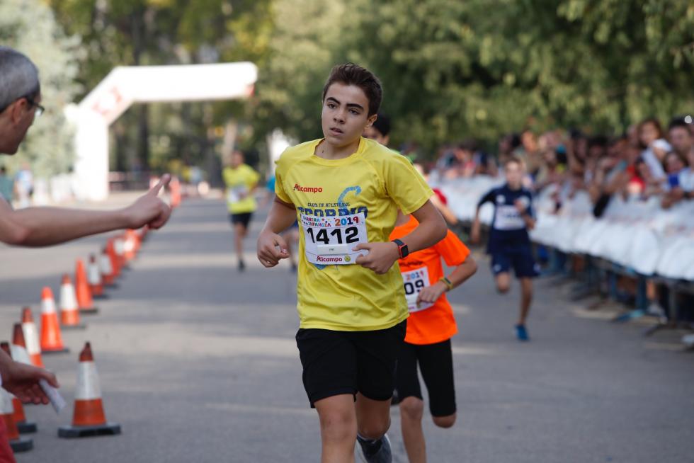 La Carrera de la Infancia de Zaragoza ha celebrado este domingo su decimocuarta edición con la participación de más de 1.100 niños en el Parque José Antonio Labordeta.