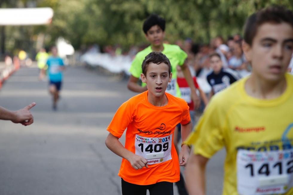 La Carrera de la Infancia de Zaragoza ha celebrado este domingo su decimocuarta edición con la participación de más de 1.100 niños en el Parque José Antonio Labordeta.