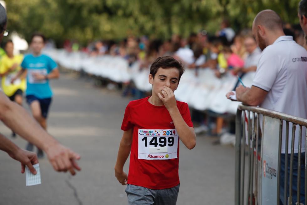 La Carrera de la Infancia de Zaragoza ha celebrado este domingo su decimocuarta edición con la participación de más de 1.100 niños en el Parque José Antonio Labordeta.