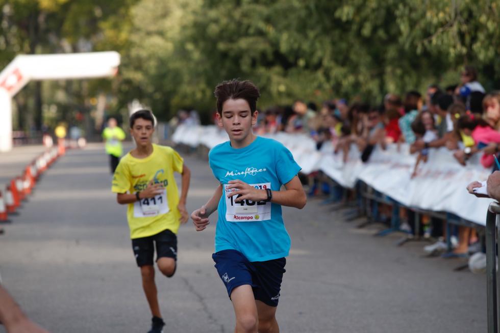 La Carrera de la Infancia de Zaragoza ha celebrado este domingo su decimocuarta edición con la participación de más de 1.100 niños en el Parque José Antonio Labordeta.