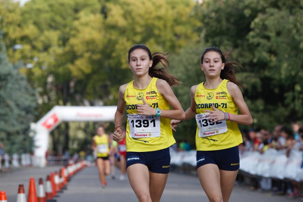 La Carrera de la Infancia de Zaragoza ha celebrado este domingo su decimocuarta edición con la participación de más de 1.100 niños en el Parque José Antonio Labordeta.