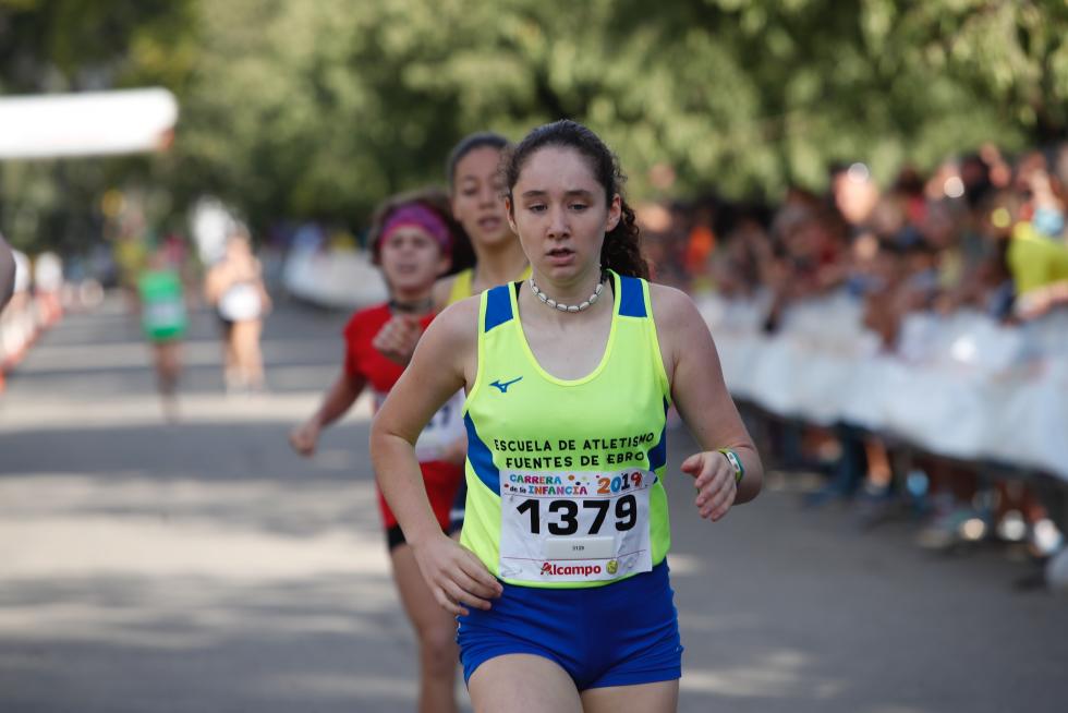 La Carrera de la Infancia de Zaragoza ha celebrado este domingo su decimocuarta edición con la participación de más de 1.100 niños en el Parque José Antonio Labordeta.