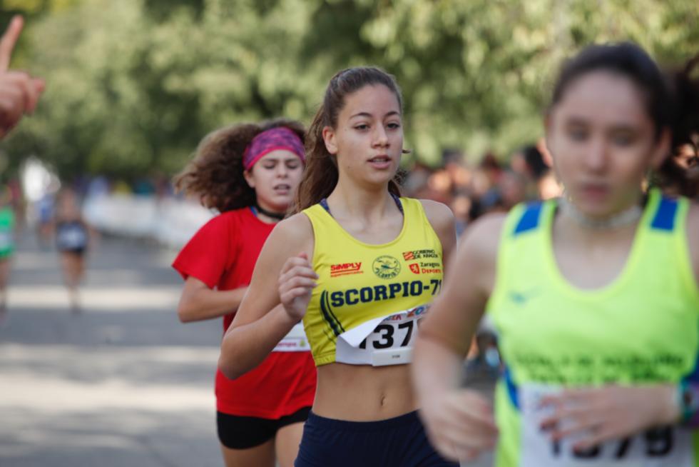 La Carrera de la Infancia de Zaragoza ha celebrado este domingo su decimocuarta edición con la participación de más de 1.100 niños en el Parque José Antonio Labordeta.