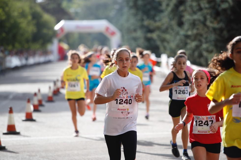 La Carrera de la Infancia de Zaragoza ha celebrado este domingo su decimocuarta edición con la participación de más de 1.100 niños en el Parque José Antonio Labordeta.