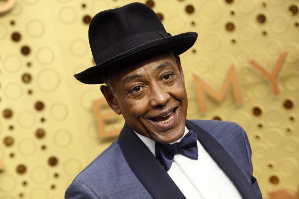 Los Angeles (United States), 22/09/2019.- Giancarlo Esposito (C) with his daughters Ruby Esposito and Syr Esposito arrive for the 71st annual Primetime Emmy Awards ceremony held at the Microsoft Theater in Los Angeles, California, USA, 22 September 2019. The Primetime Emmys celebrate excellence in national primetime television broadcasting. (Estados Unidos) EFE/EPA/ETIENNE LAURENT *** Local Caption *** 54634788 EPA-EFE/ETIENNE LAURENT *** Local Caption *** 54634788 Arrivals - 71st Primetime Emmy Awards
