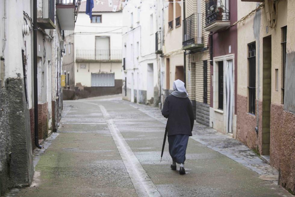 Religiosa por las calles de Encinacorba