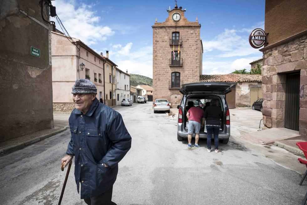 Venta de alimentos en la plaza de Villar del Salz
