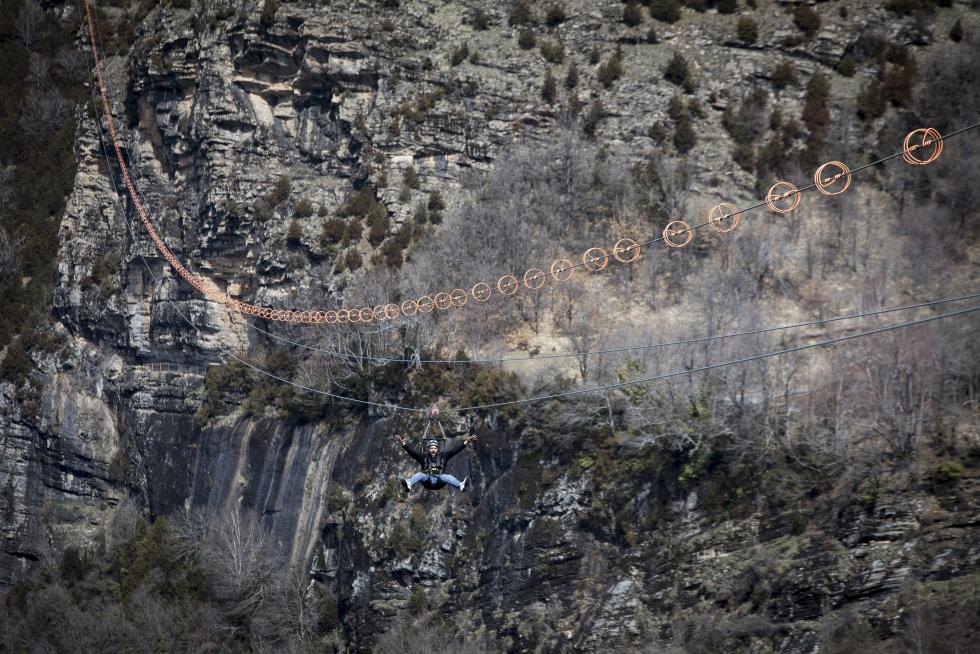 En Hoz de Jaca, la bajada por la Tirolina Valle de Tena es un gozo absoluto