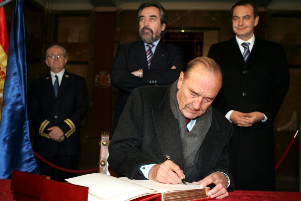 CUMBRE HISPANO - FRANCESA (FIRMA Y LA SEO) 7/12/04/ CARLOS MONCIN