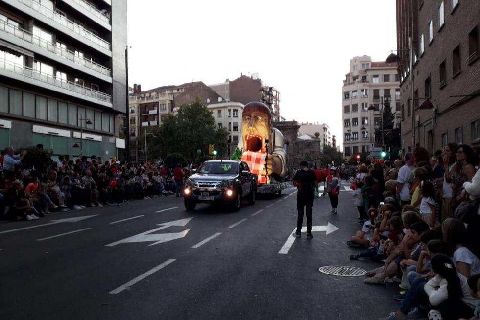 Arranca el pasacalles del pregón de las Fiestas del Pilar.
