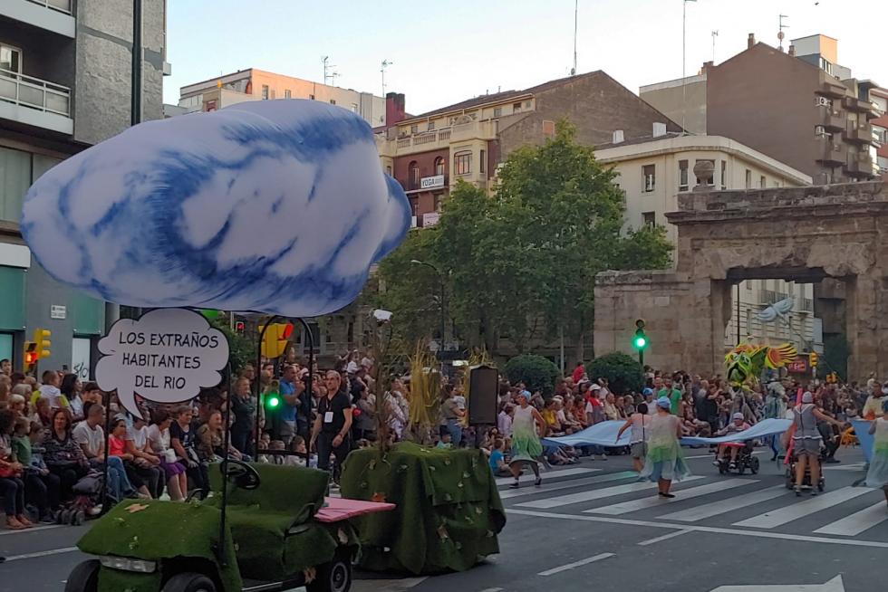 Arranca el pasacalles del pregón de las Fiestas del Pilar.
