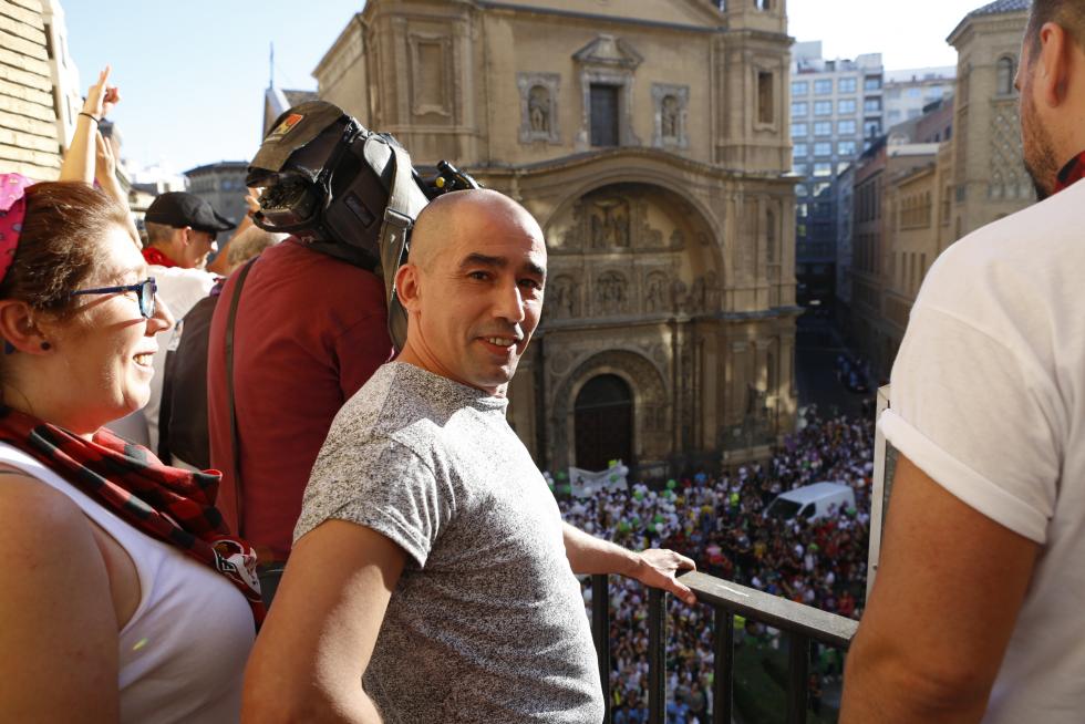 Desfile del pregón de Interpeñas por el centro de Zaragoza.