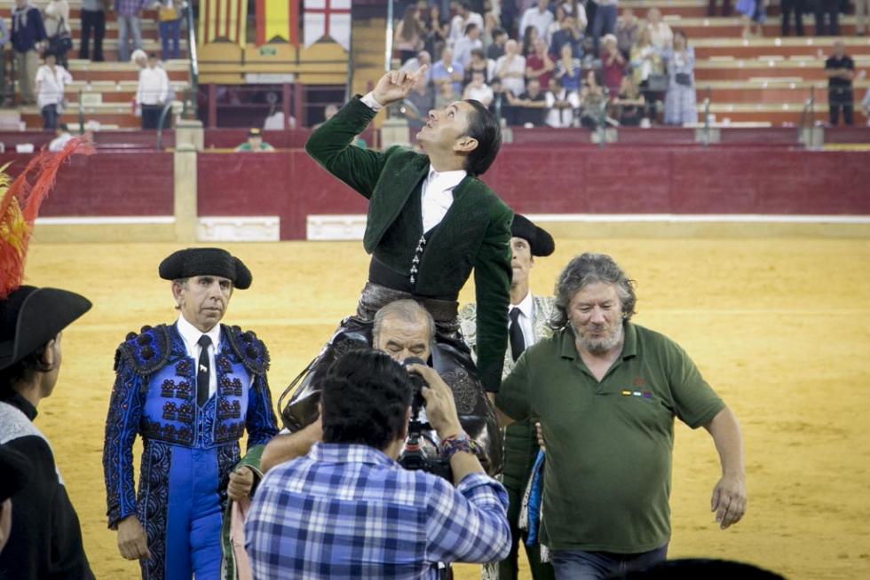 El rejonador Diego Ventura cortó tres orejas y salió a hombros por la Puerta Grande