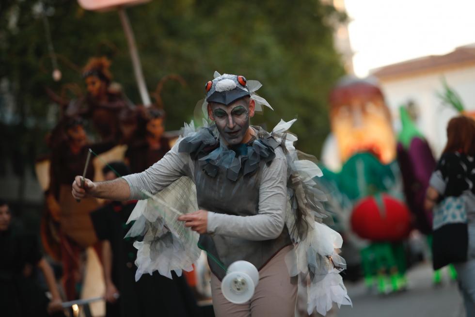 Imágenes del pasacalles del pregón de las Fiestas del Pilar 2019 en Zaragoza.