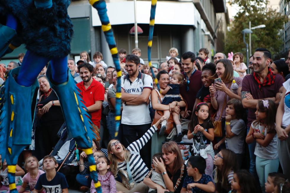Imágenes del pasacalles del pregón de las Fiestas del Pilar 2019 en Zaragoza.