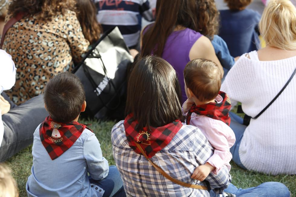 Cuenta cuentos en el Parque Bruil de Zaragoza con motivo de las Fiestas del Pilar.