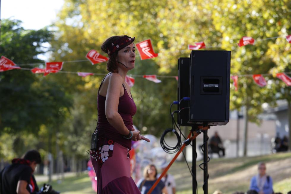 Cuenta cuentos en el Parque Bruil de Zaragoza con motivo de las Fiestas del Pilar.