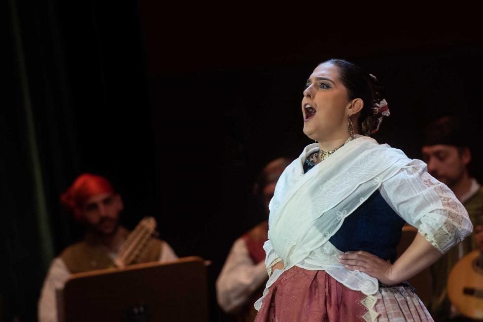 La ganadora del certamen de jota aragonesa celebrado en la Sala Mozart de Zaragoza con motivo de las Fiestas del Pilar.