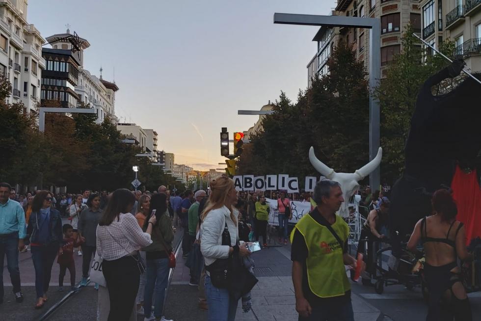 Manifestación antitaurina en el centro de Zaragoza.