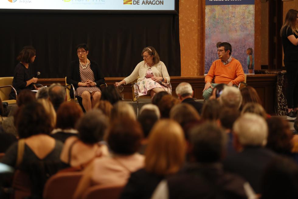 Afectados y asociaciones abogan en Zaragoza por sacar a la luz pública el suicidio