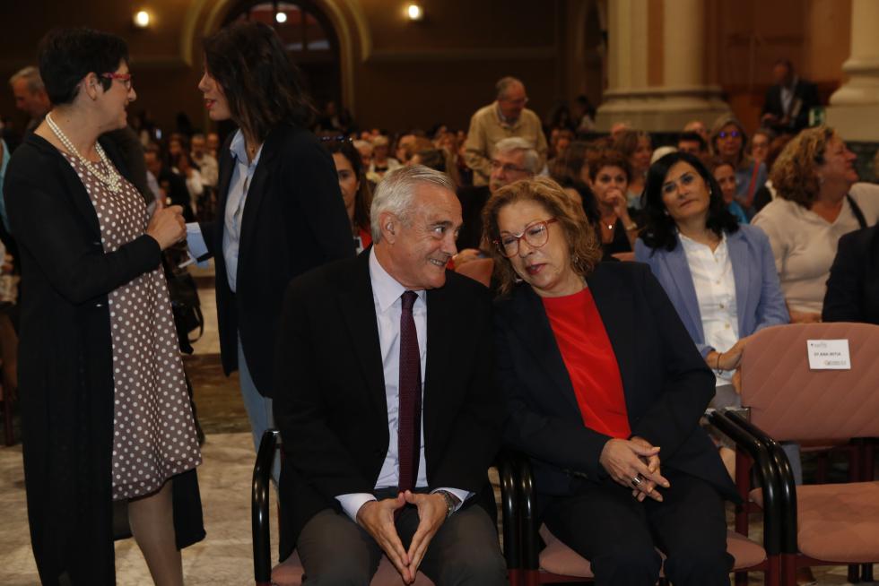 Afectados y asociaciones abogan en Zaragoza por sacar a la luz pública el suicidio